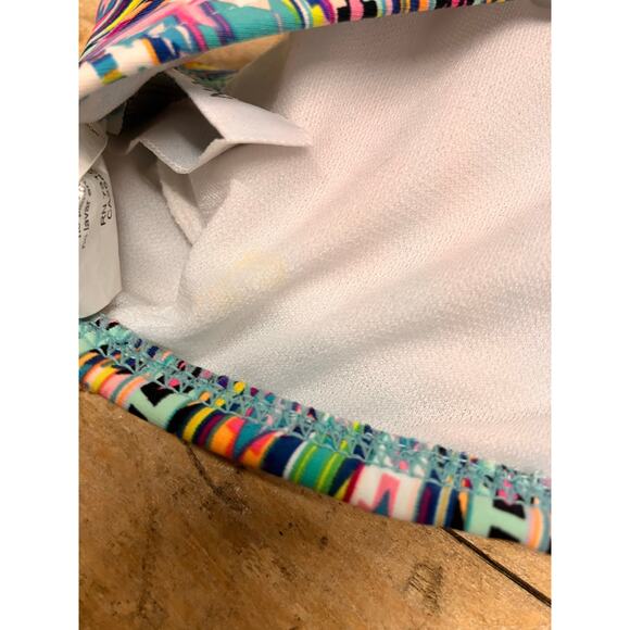 Kenneth Cole Reaction Medium Women's Swim Top Crossback Colorful Aztec Southwest - Picture 7 of 7